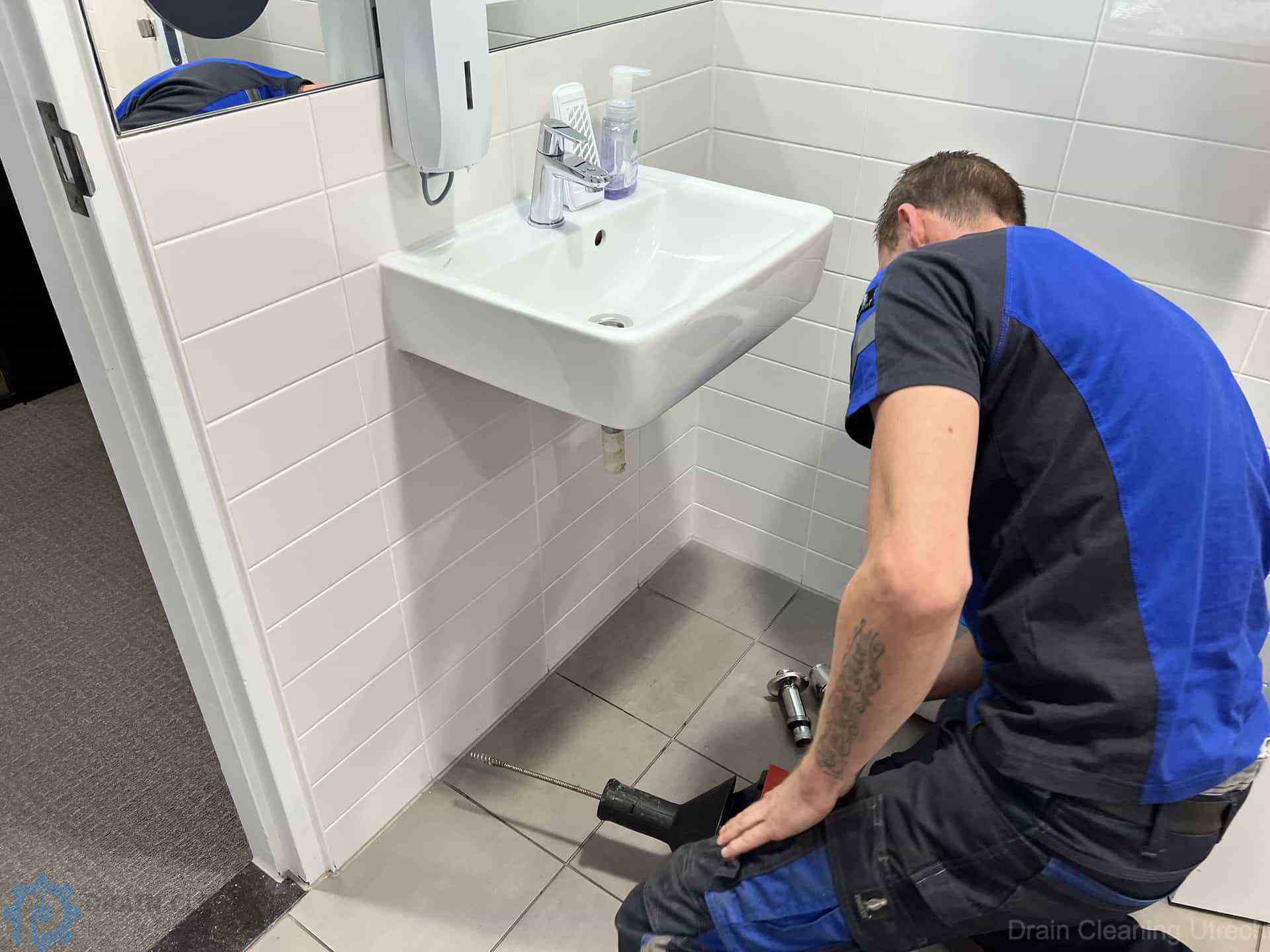 Unclogging sink Utrecht